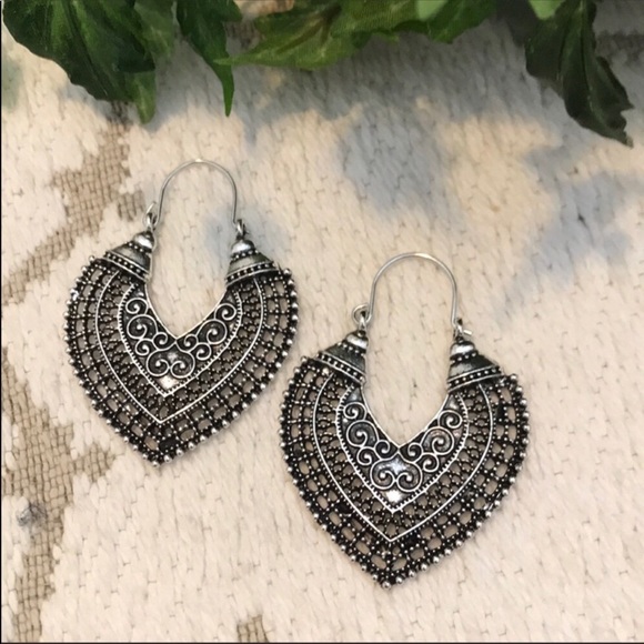 - NWOT! Boho Style Tibetan Silver Earrings! - Picture 3 of 6
